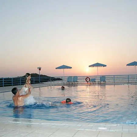 Nanakis Hotel 3*